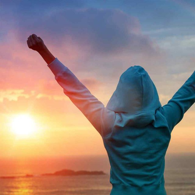 https://uspeshenroditel.bg/wp-content/uploads/2018/01/img-rising-hands-640x640.jpg